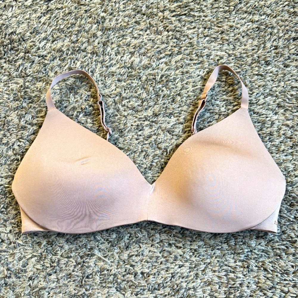 Skims Fits Everybody Wireless T-Shirt Bra Beige Solid Logo 36C